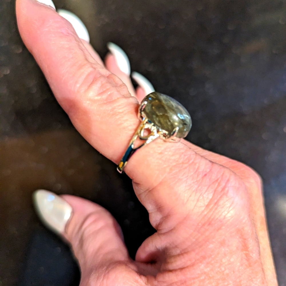 Labradorite Ring - Picture 3 of 4